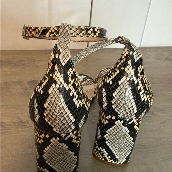 Aldo Black and Cream Snakeskin Python Open Toed Heels - 7.5 - Excellent conditio - Picture 4 of 5